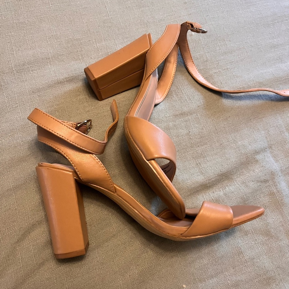 CLASSIC NUDE Block HeelS